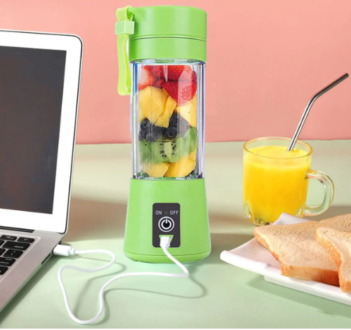 Juicer Portable Outdoor Juicing Cup Home Mini Co rdlessCrushed Ice Machine USB Charging Fruit Vegetable Blender (Random Color)